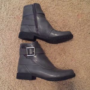 Life Stride Leather Gray Booties